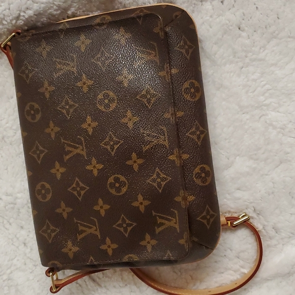Lv Shoulder Bag - Picture 5 of 16